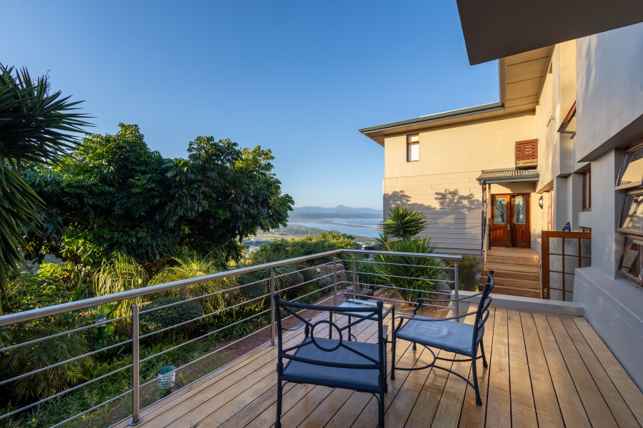 7 Bedroom Property for Sale in Bowtie Western Cape